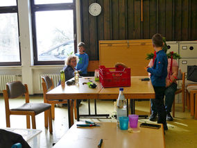 Vorbereitung auf Palmsonntag (© Karl-Franz Thiede)
